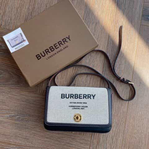 Burberry巴宝莉意大利鞣制粒纹皮革Vintage 复古格纹斜背包